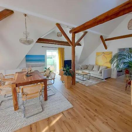 Luxurioeses Loft Mit Schoenem Blick Tremsbuettel Exterior photo